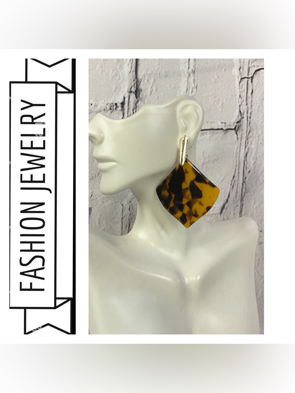 🌟🌟 Gold-Tone Acrylic Square Statement Drop Earrings